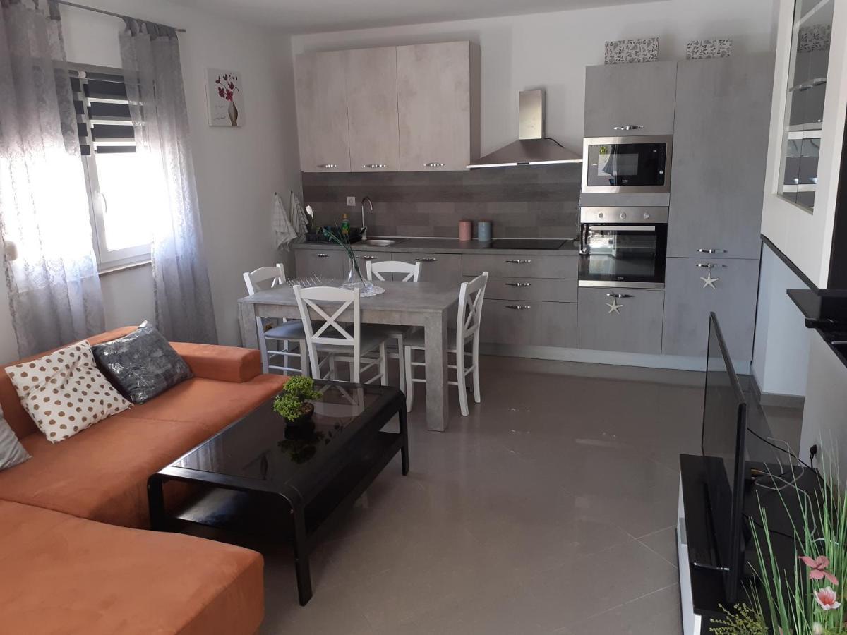 Apartman Nada Ližnjan Exterior foto
